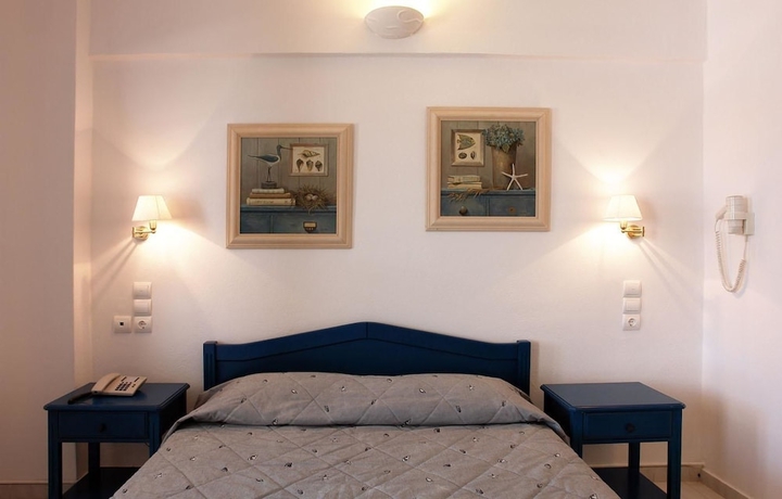 Imagen de la habitación del Hotel Vardia Bay Studios. Foto 9