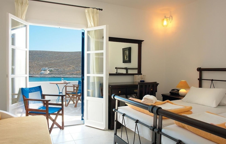 Imagen de la habitación del Hotel Vardia Bay Studios. Foto 11