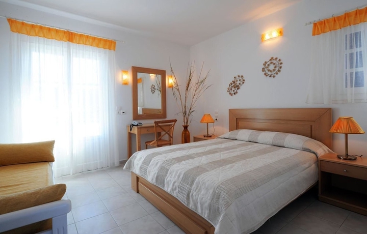 Imagen de la habitación del Hotel Vardia Bay Studios. Foto 12