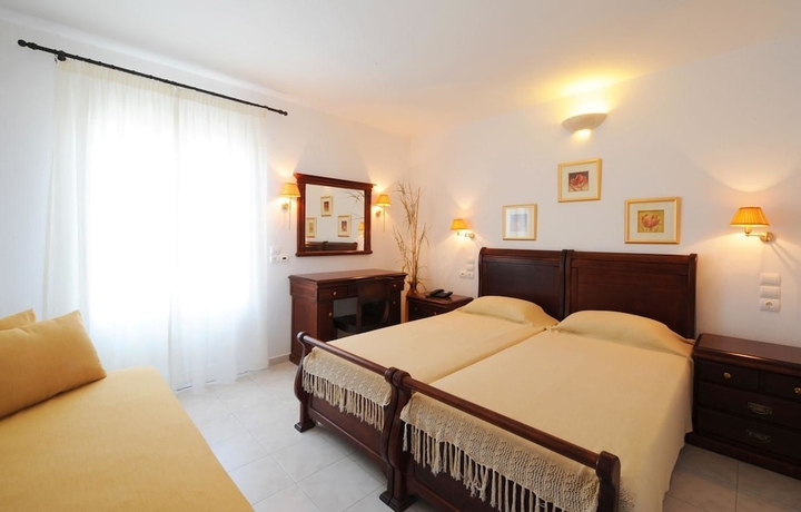 Imagen de la habitación del Hotel Vardia Bay Studios. Foto 13