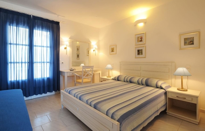 Imagen de la habitación del Hotel Vardia Bay Studios. Foto 14