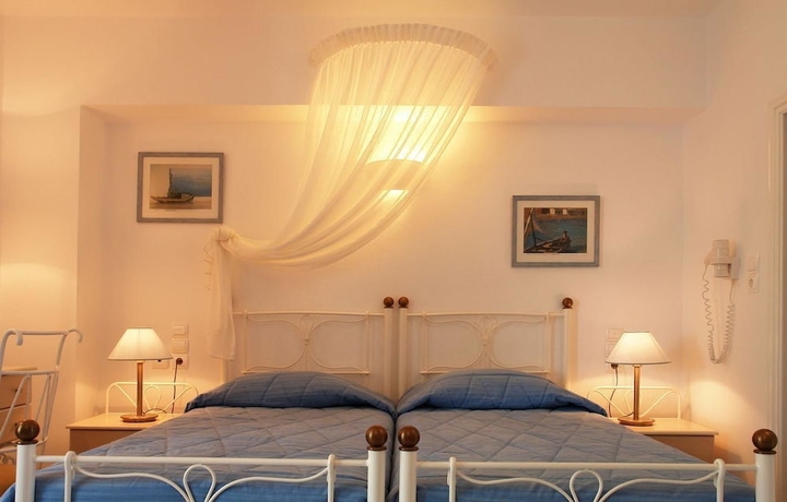 Imagen de la habitación del Hotel Vardia Bay Studios. Foto 16