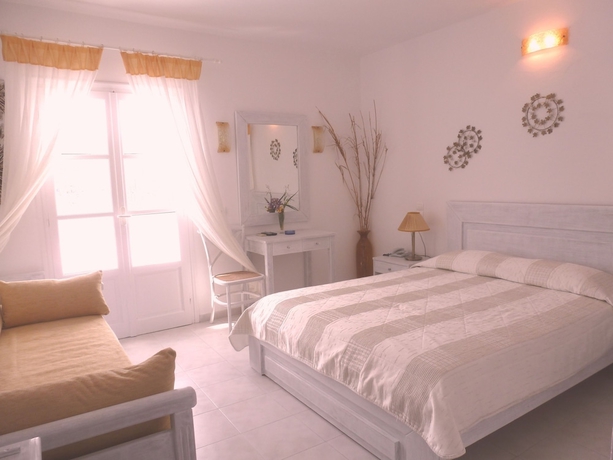 Imagen de la habitación del Hotel Vardia Bay Studios. Foto 17