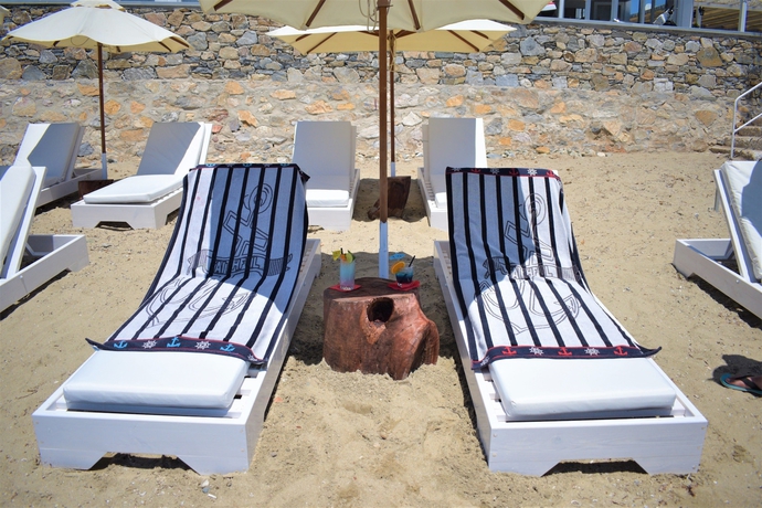 Imagen de los exteriores del Hotel Vari Beach. Foto 11