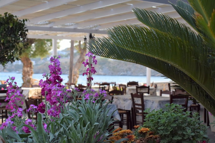 Imagen del bar/restaurante del Hotel Vari Beach. Foto 2