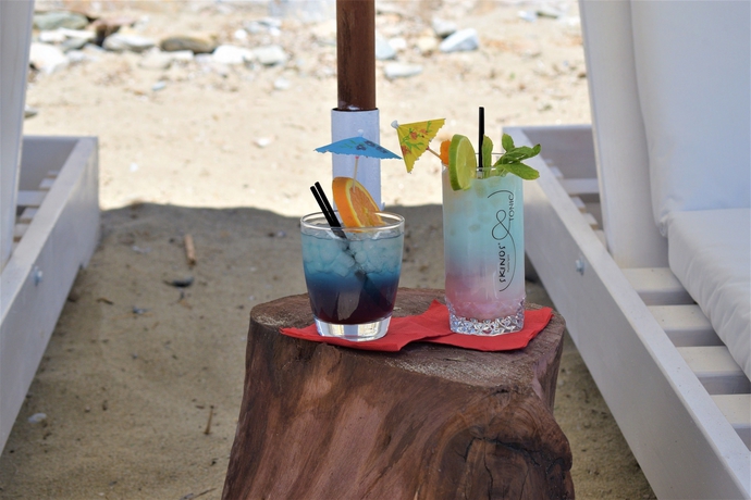 Imagen de los exteriores del Hotel Vari Beach. Foto 16