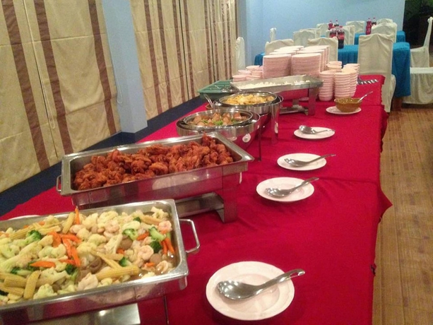 Imagen del bar/restaurante del Hotel Varin Beach Resort. Foto 2