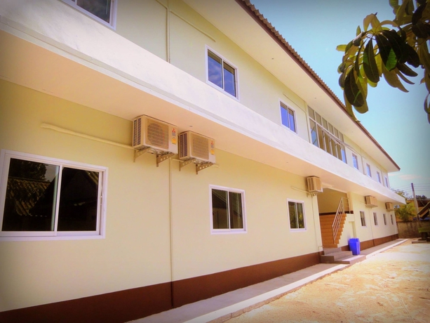 Imagen de los exteriores del Hotel Varin Beach Resort. Foto 16