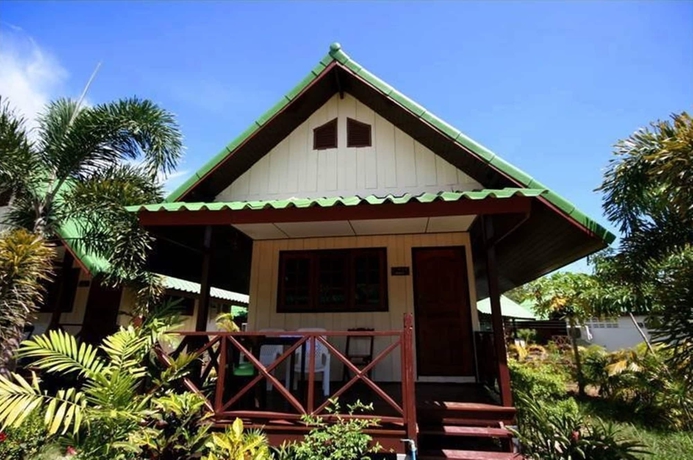 Imagen de los exteriores del Hotel Varin Beach Resort. Foto 17