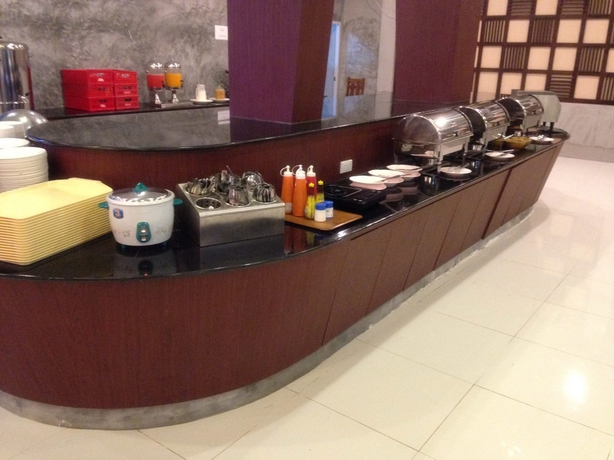 Imagen del bar/restaurante del Hotel Varin Beach Resort. Foto 3