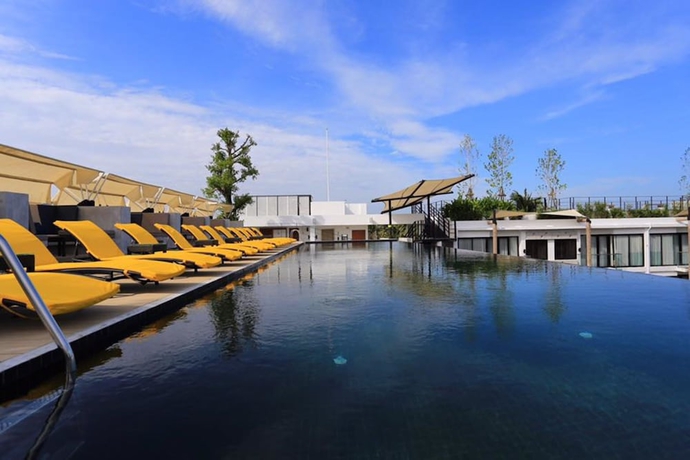 Imagen de la piscina del Hotel Varinah Resort. Foto 16