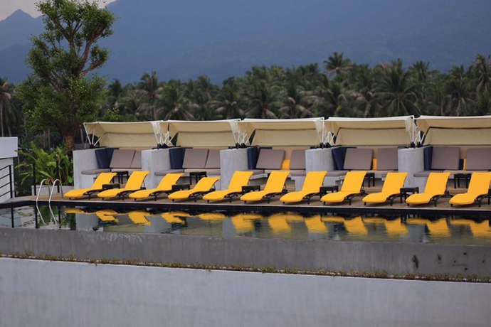 Imagen de la piscina del Hotel Varinah Resort. Foto 18