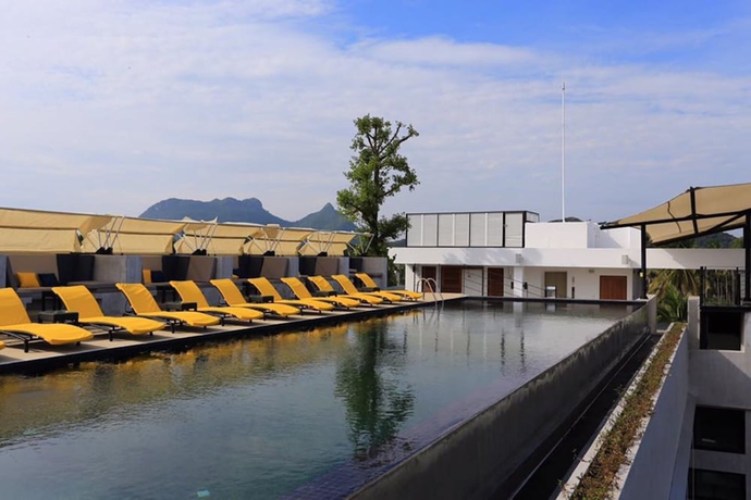 Imagen de la piscina del Hotel Varinah Resort. Foto 19