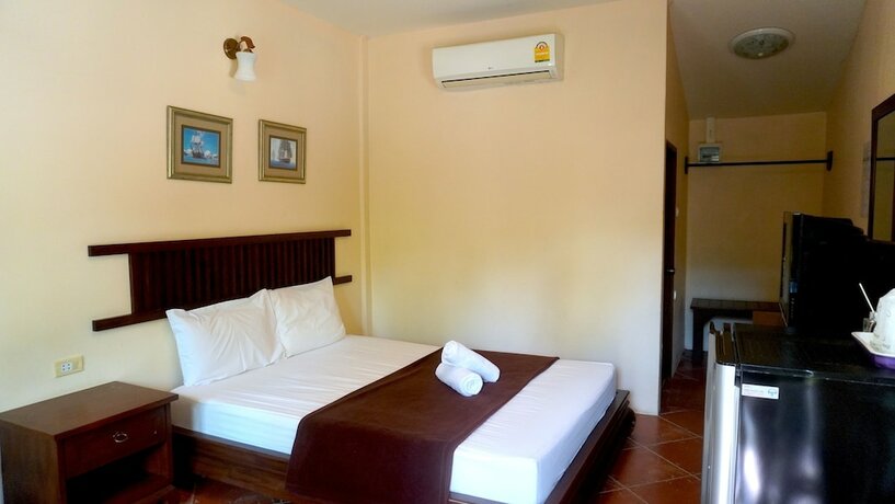 Imagen de la habitación del Hotel Varintorn Resort. Foto 18