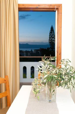 Imagen de la habitación del Hotel Varouxakis. Foto 8