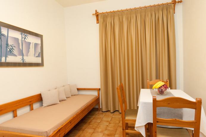 Imagen de la habitación del Hotel Varouxakis. Foto 13