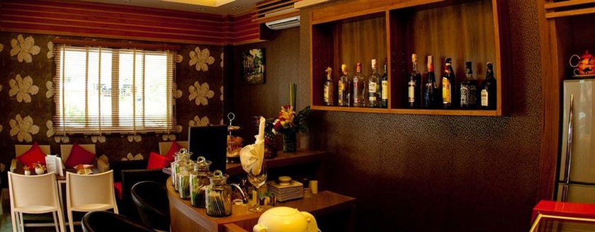 Imagen del bar/restaurante del Hotel Vartika Resovilla Kuiburi Beach Resort and Villas. Foto 2