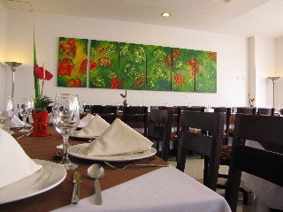 Imagen del bar/restaurante del Hotel Varuna. Foto 8