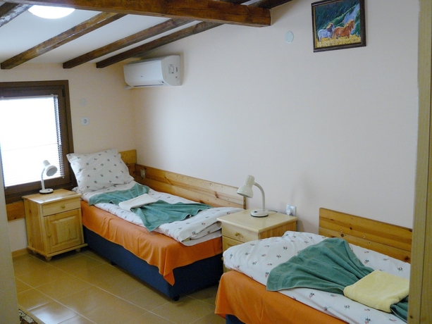 Imagen de la habitación del Hotel Varusha. Foto 7