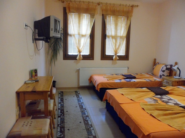 Imagen de la habitación del Hotel Varusha. Foto 10