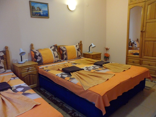 Imagen de la habitación del Hotel Varusha. Foto 12