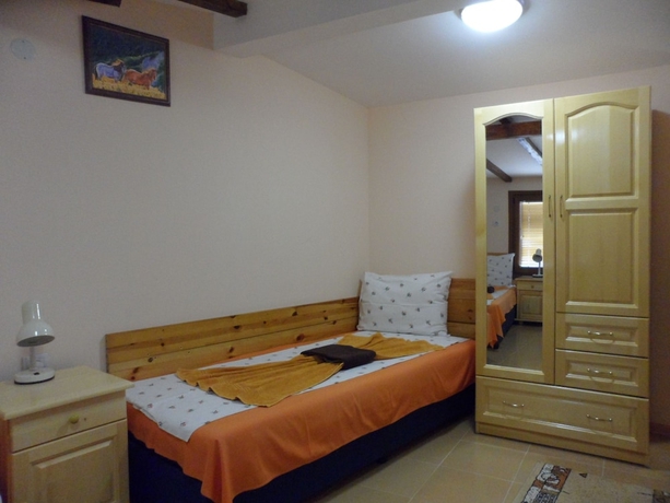 Imagen de la habitación del Hotel Varusha. Foto 15