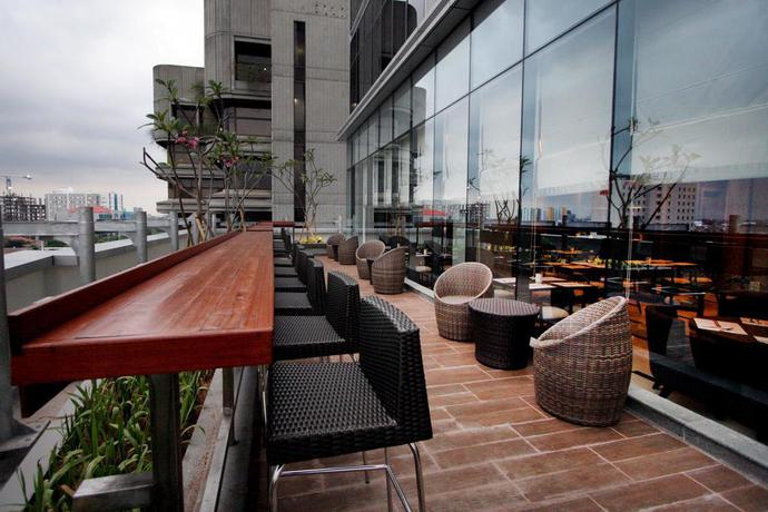 Imagen del bar/restaurante del Hotel Vasaka Hotel Jakarta managed by DAFAM. Foto 10