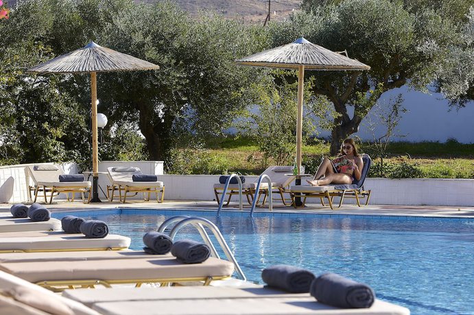 Imagen de la piscina del Hotel Vasia Royal. Foto 17