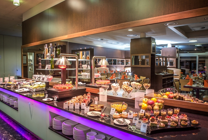 Imagen del bar/restaurante del Hotel Vatel. Foto 2