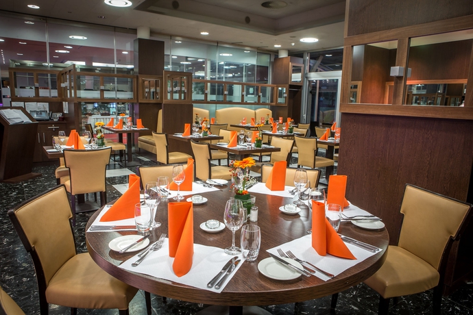 Imagen del bar/restaurante del Hotel Vatel. Foto 6