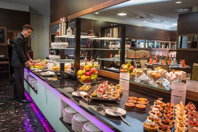 Imagen del bar/restaurante del Hotel Vatel. Foto 7