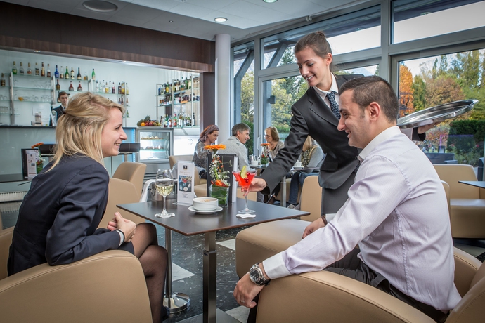 Imagen del bar/restaurante del Hotel Vatel. Foto 8