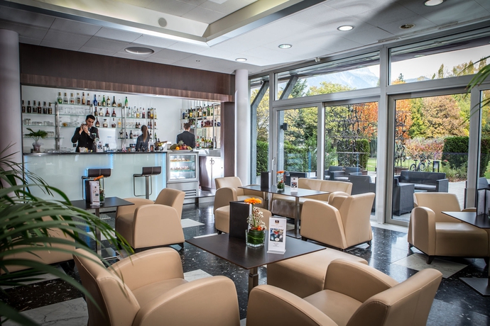 Imagen del bar/restaurante del Hotel Vatel. Foto 9