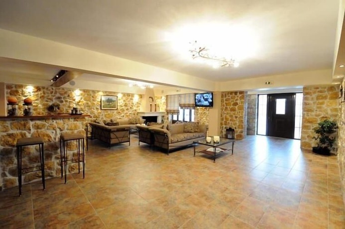 Imagen de los interiores del Hotel Vathi. Foto 17