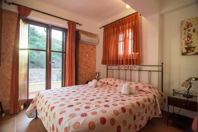 Imagen de la habitación del Hotel Vathi. Foto 7