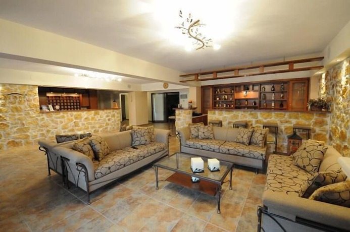 Imagen de los interiores del Hotel Vathi. Foto 18