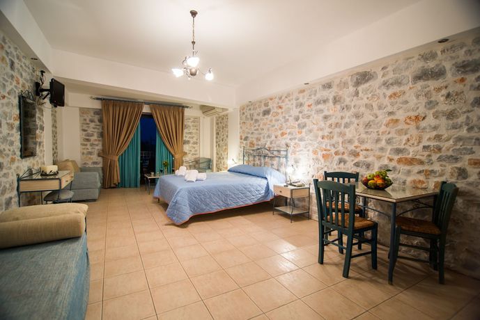Imagen de la habitación del Hotel Vathi. Foto 11