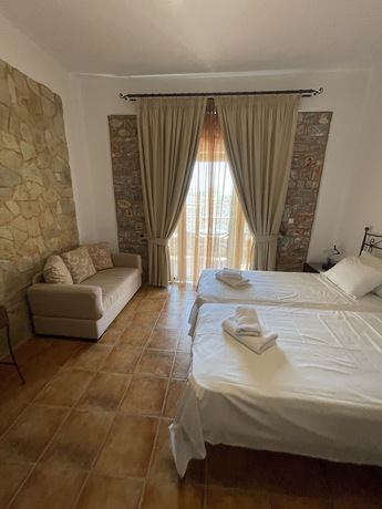 Imagen de la habitación del Hotel Vathi. Foto 12