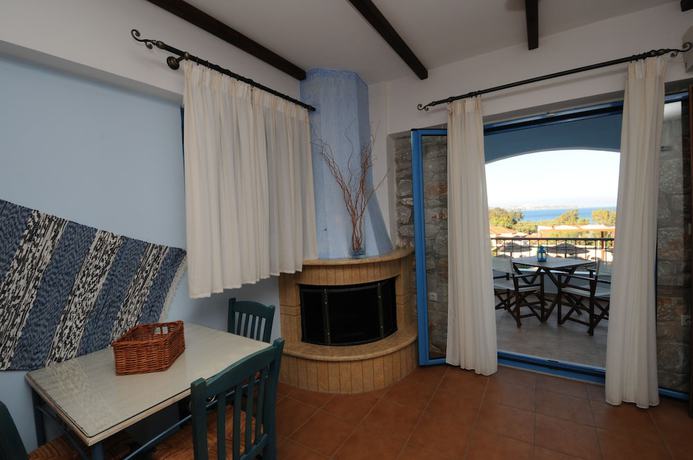 Imagen de la habitación del Hotel Vathi. Foto 13