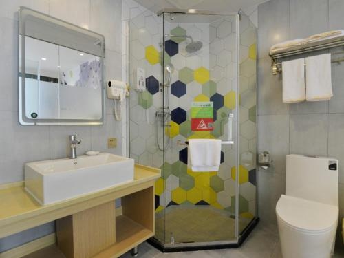 Imagen general del Hotel Vatica Huanggang Luotian County City Square. Foto 10