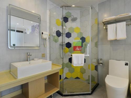 Imagen general del Hotel Vatica Huanggang Luotian County City Square. Foto 13