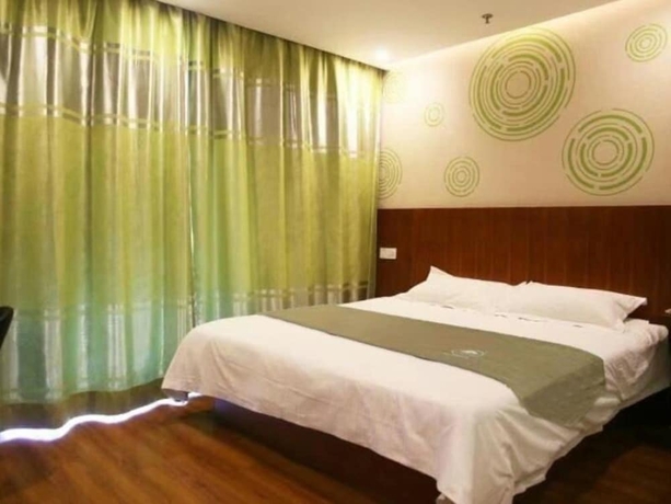 Imagen de la habitación del Hotel Vatica Shanghai International Tourism Resort Luoshan Road Subway Station Hotel. Foto 10