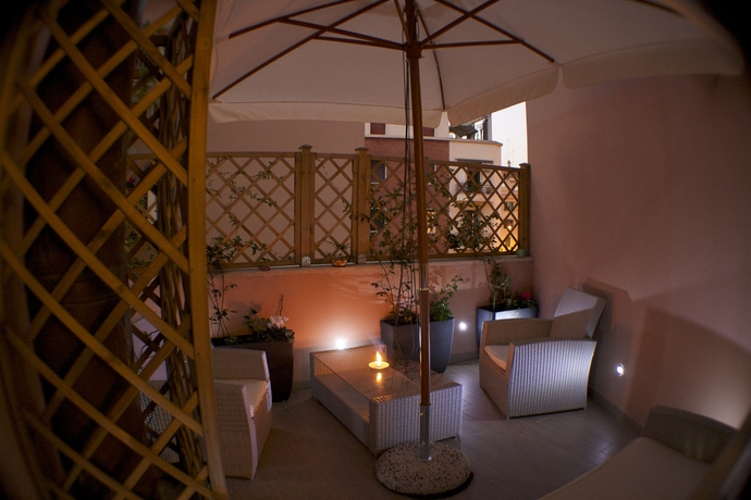 Imagen de los exteriores del Hotel Vaticano84. Foto 13