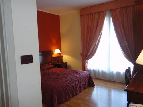 Imagen de la habitación del Hotel Vazzana. Foto 7