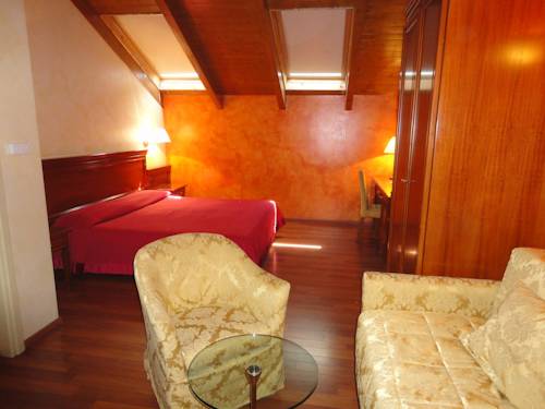 Imagen de la habitación del Hotel Vazzana. Foto 10