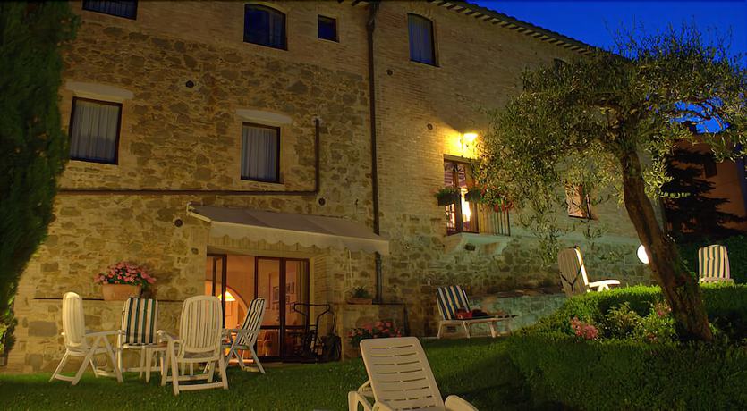 Imagen de los exteriores del Hotel Vecchia Oliviera. Foto 15