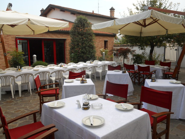 Imagen de los exteriores del Hotel Vecchio Casello. Foto 8