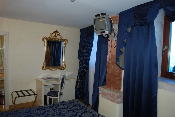 Imagen de la habitación del Hotel Vecellio. Foto 13