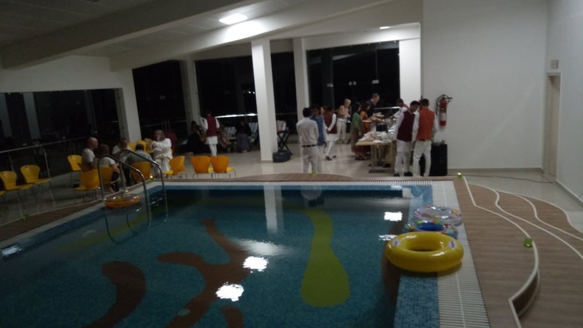 Imagen de la piscina del Hotel Vedalife Rejuvenation. Foto 17