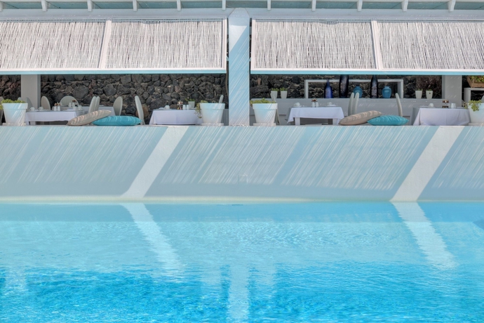 Imagen de la piscina del Hotel Vedema, A Luxury Collection Resort, Santorini. Foto 7